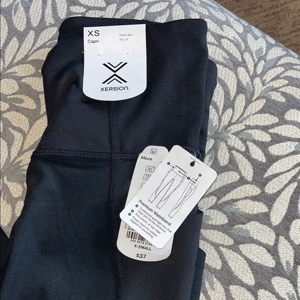 Xersion black XS Capri with pockets - Picture 2 of 4